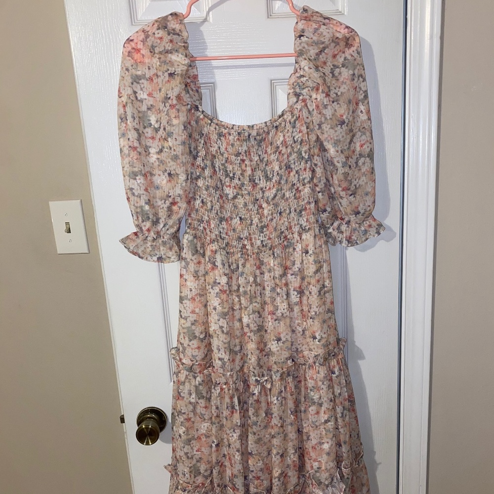 NEW FEHRNVI Floral dress